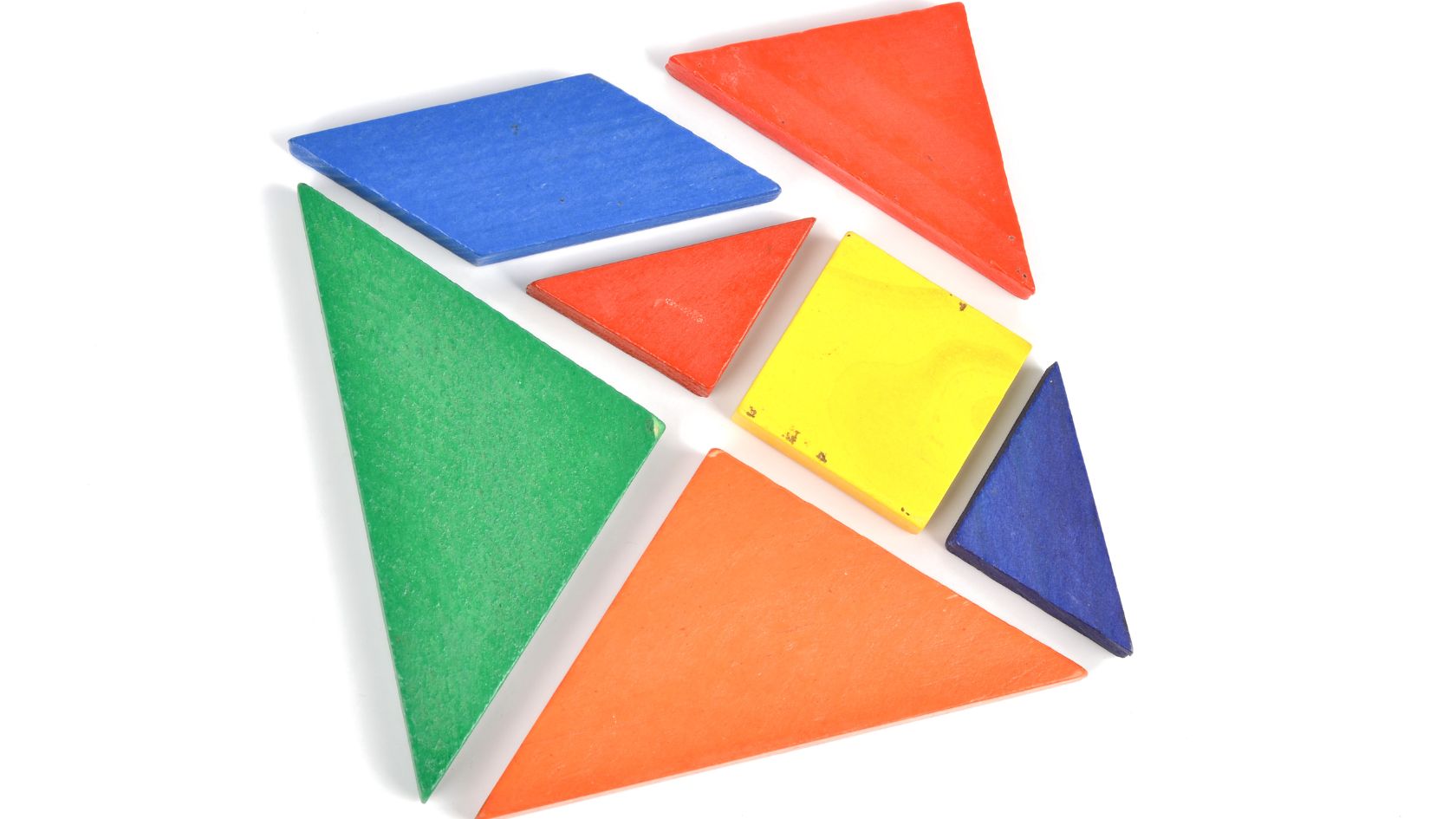 Tangram realizat din foi magnetice pentru a te juca pe tabla albă sau tabla magnetică – O idee inspirată pentru copilul tău