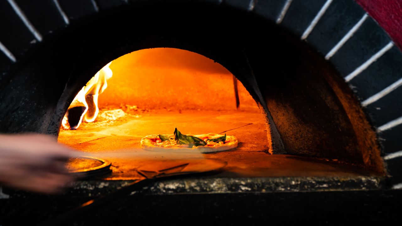 Ești turist în Cluj? Unde mănânci o pizza delicioasă?